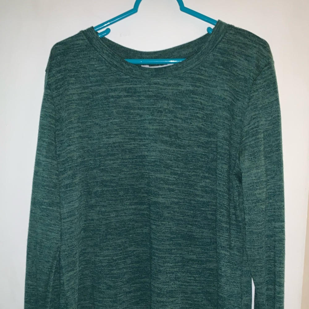 Emerald Button Back Top - Picture 4 of 6